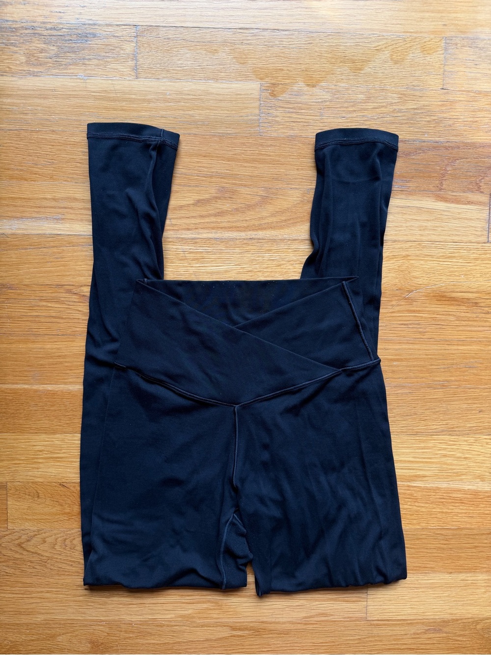 OFFLINE by Aerie Black Crossover Leggings - Size Medium